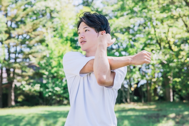 座って立ち上がる動作に、体の中心が現れる